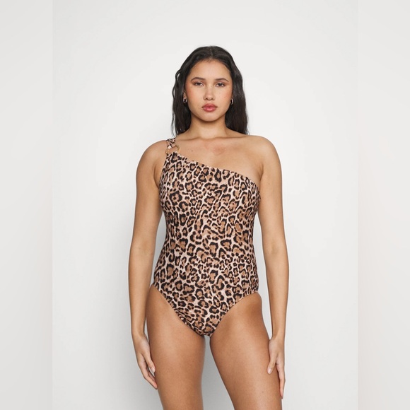 MICHAEL KORS  WILD CAT LOGO RING ONE SHOULDER SWIMSUIT 10 - Picture 1 of 9
